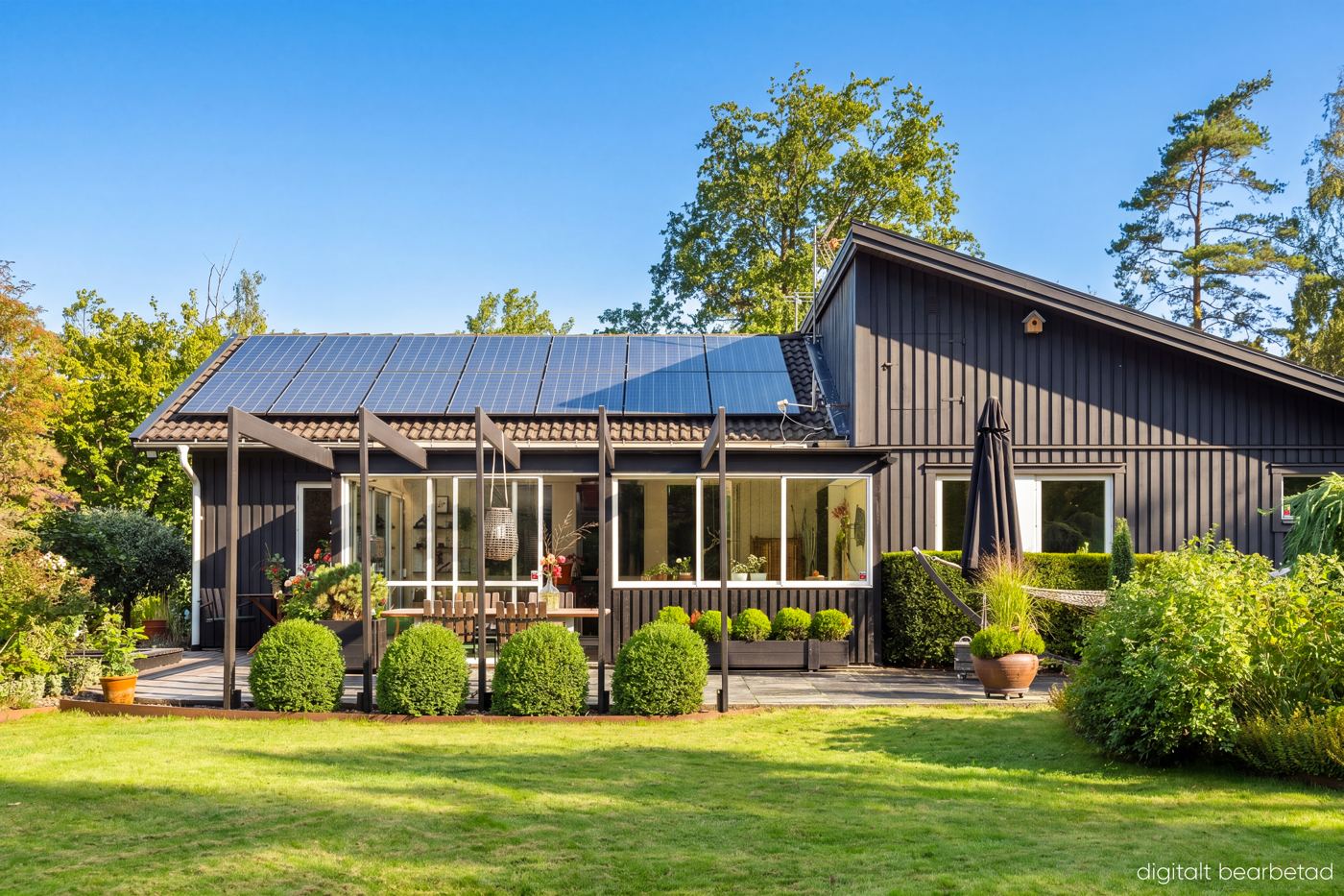 Visualisering eller digital styling? Så väljer du 5 Samma villa med blå himmel och sol